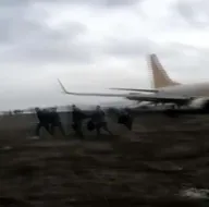 Pegasus uçağı pistten çıktı! Yolcuları tahliyeyi anını görüntüledi
