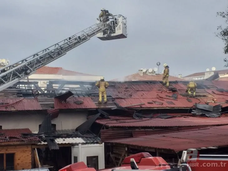 Üsküdar’daki tarihi köşkte yangın: Alevlere teslim oldu
