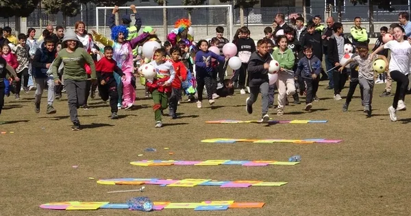 1678366214726.jpg Asrın felaketinin yaraları sarılıyor! Jandarma depremzede çocukların yanında - 5