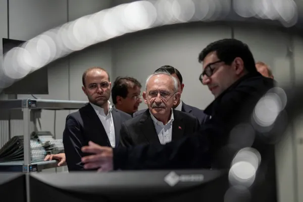 chp-lideri-kemal-kilicdaroglu-fetocu-serif-ali-tekalan-ile-okulda-mi-gorustu-kilicdaroglunun-abddeki-kayip-8-s-1665721062019.jpg CHP Lideri Kemal Kılıçdaroğlu FETÖ'cü Şerif Ali Tekalan ile okulda mı görüştü? Kılıçdaroğlu'nun ABD'deki kayıp 8 saati... - 2