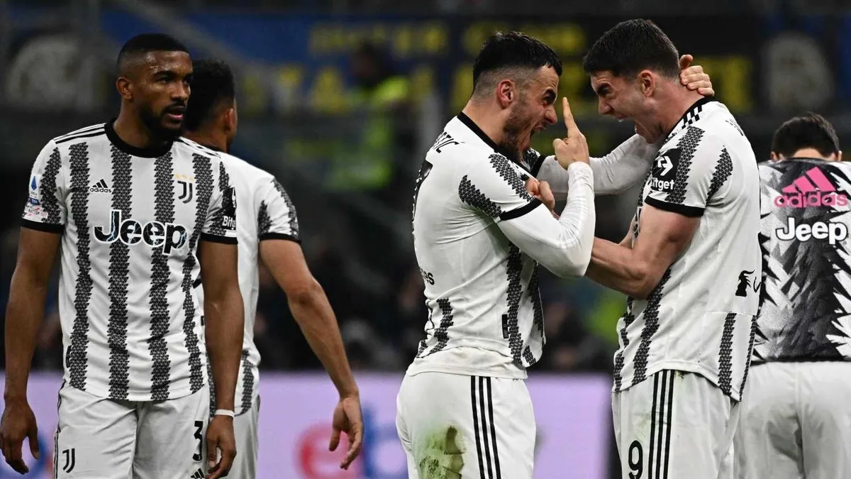 Fenerbahçe'ye Juventus'tan iki yıldız: Sıcak bakıyorlar