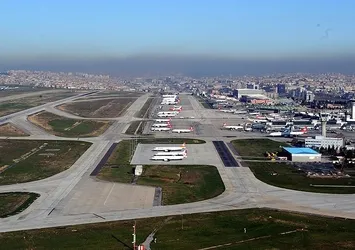 Motoru duran uçak İstanbul'a acil iniş yaptı