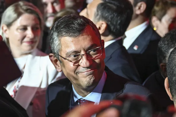 ozgur-ozel-kimdir-kac-yaslinda-ne-is-yapiyor-aslen-nereli-chp-yeni-genel-baskani-ozgur-ozel-hayati-ve-siyasi-k-1699172319105.jpg Özgür Özel kimdir, kaç yaşlında, ne iş yapıyor, aslen nereli? CHP yeni genel başkanı Özgür Özel hayatı ve siyasi kariyeri... - 3