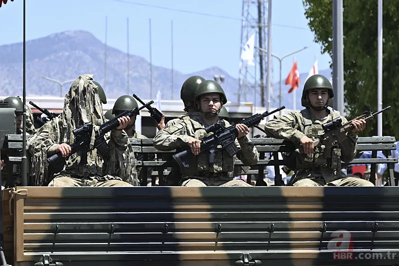 Doğu Akdeniz'de Türk'ün günü! 50 gemiyle gövde gösterisi! Amiral Gemi TCG Anadolu KKTC'de 18