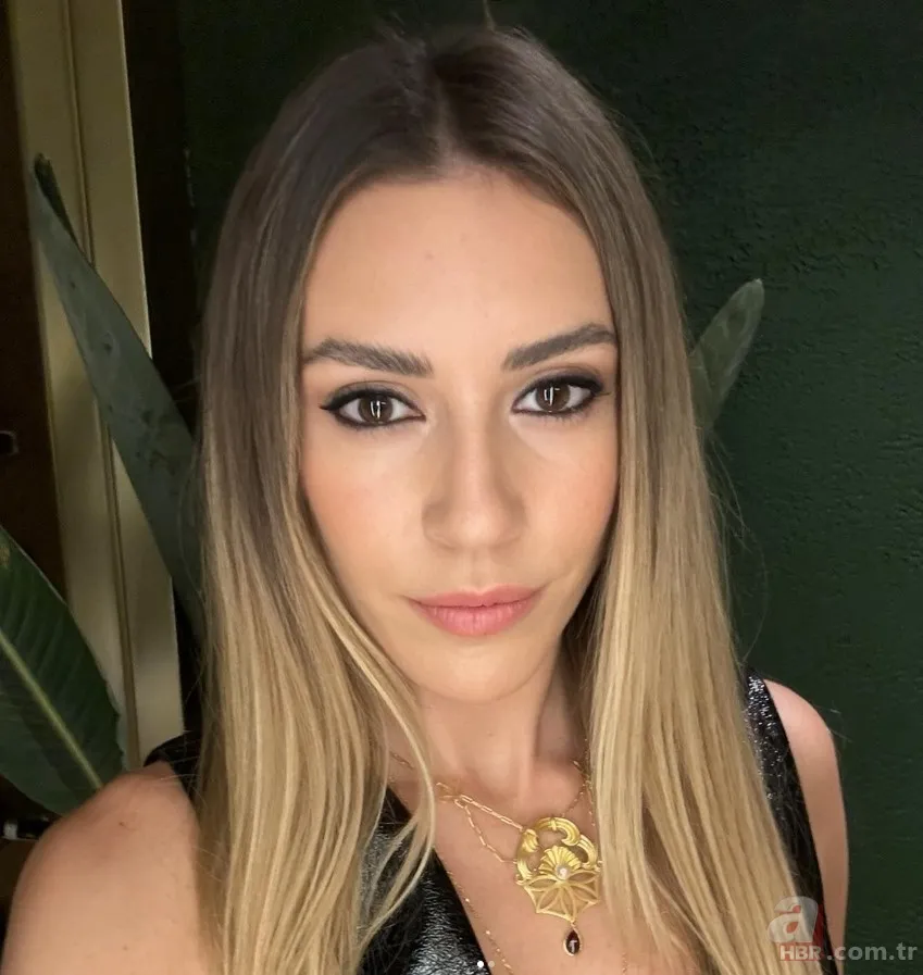 Kenan İmizalıoğlu'nun güzel eşi Sinem Kobal kardeşiyle aynı dizideymiş! Selena'da birlikte oynamışlar... 2