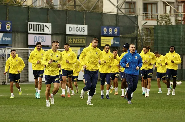 fenerbahce-taraftarini-yikan-haber-antrenmanda-agri-hisseden-fred-adana-demirspor-maci-kadrosuna-alinmadi-1699716314230.jpg Fenerbahçe taraftarını yıkan haber! Antrenmanda ağrı hisseden Fred Adana Demirspor maçı kadrosuna alınmadı - 2