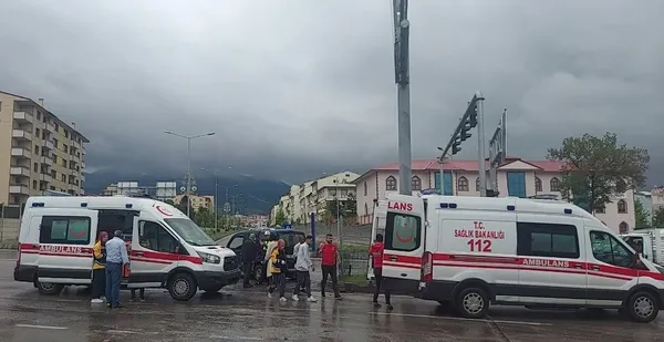 1687328433271.jpg Erzurum'da hasta taşıyan ambulans kaza yaptı! - 3