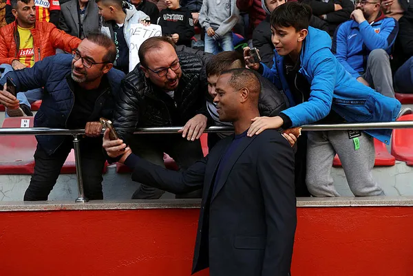 Adana Demirspor’da Galatasaray maçı öncesi flaş gelişme! Teknik direktör Patrick Kluivert ile yollar ayrıldı...