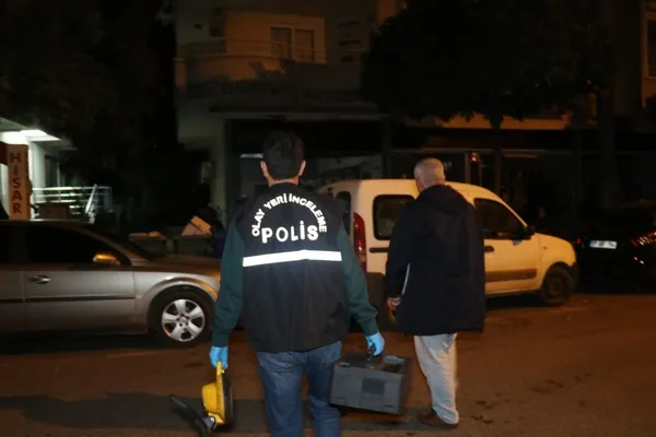 1674193820714.jpg Antalya’da evladı annesini bıçakladı! Yaralı kadını sığındığı markette polis kurtardı - 5