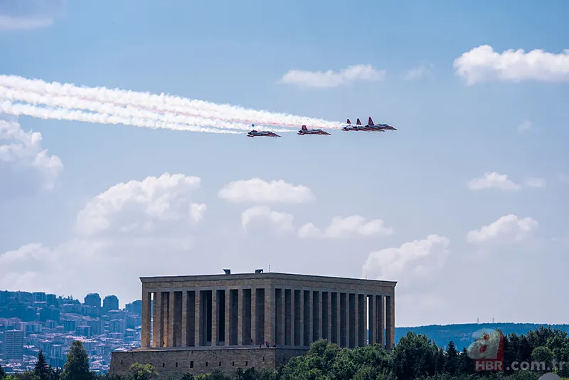 Türk Yıldızları Zafer Bayramı'nda Ankara semalarında 4