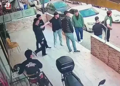 Avcılar’da bıçaklı kavga kamerada: 2 yaralı