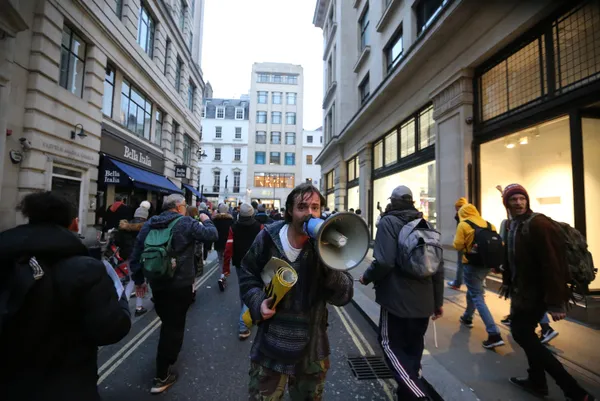 Demokrasi nerede Macron? O kararlar sonrasında sular durulmuyor