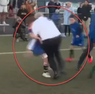 Başbakan çocuğun üzerine düştü