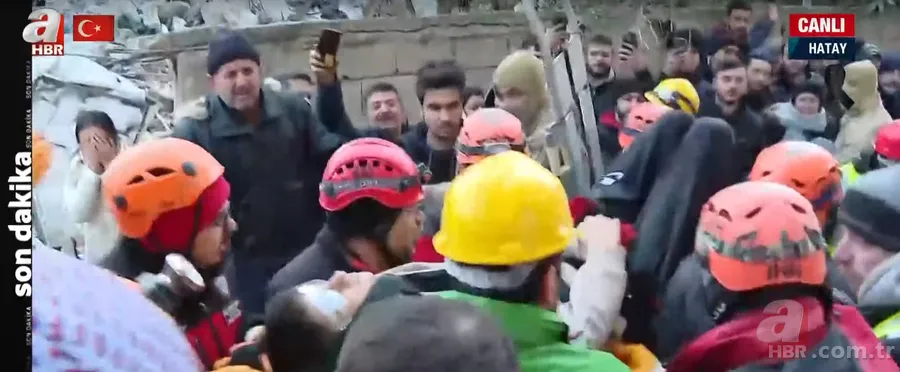 Depremin 5. gününde peş peşe MUCİZE kurtuluşlar! Gözyaşları sel oldu… A Haber o anlara tanıklık etti | Adıyaman'da 8 aylık bebek ve ailesi çıkarıldı 17