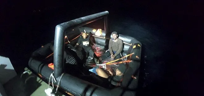 İzmir'de 60 kaçak göçmen kurtarıldı