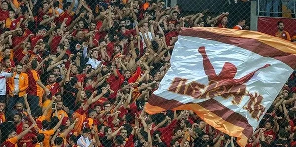 efsane-kaleci-petr-cechten-galatasaray-sozleri-bir-ucagin-yaninda-durmak-yeterliydi-1636738019813.jpg Efsane kaleci Petr Cech'ten Galatasaray sözleri: Bir uçağın yanında durmak gibiydi - 4