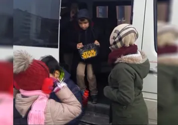 17 kişilik serviste 42 öğrenci!