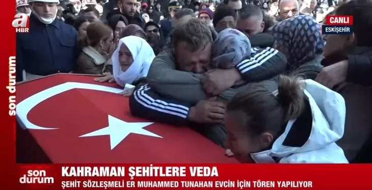 Türkiye şehitlerini uğurluyor! Tabutunun başında gözyaşları sel oldu | Bu acıya yürek dayanmaz