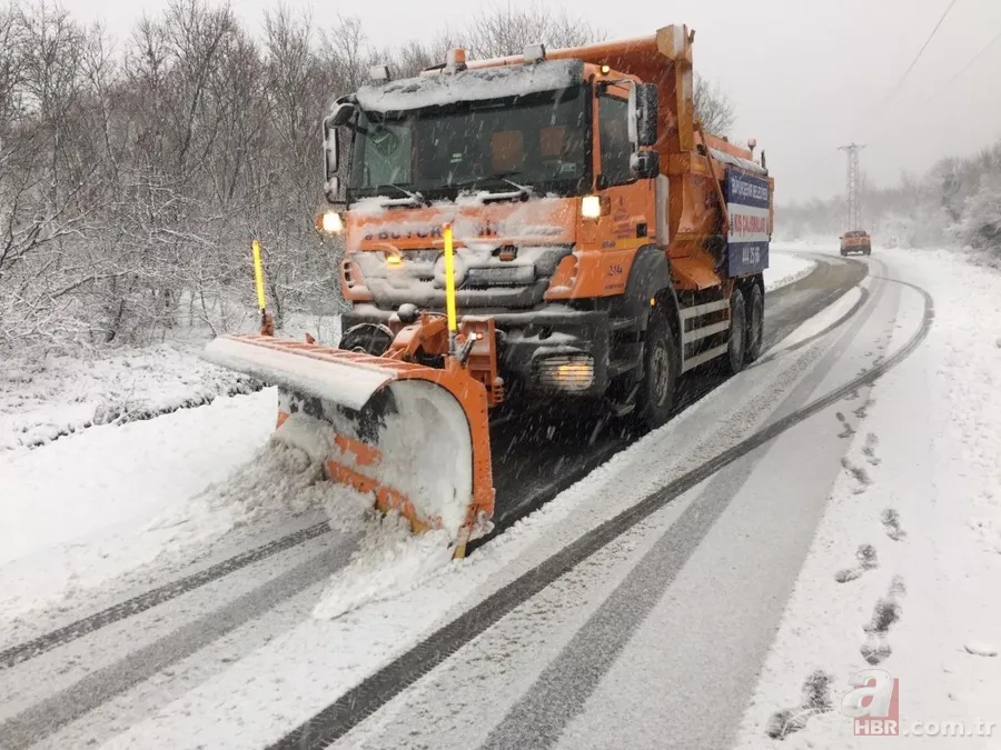 İstanbul'un Silivri ve Çatalca ilçelerinde kar yağışı etkili oluyor 1