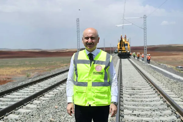 Son dakika: Ulaştırma Bakanı Adil Karaismailoğlu yurt dışı uçuşlar için tarih verdi