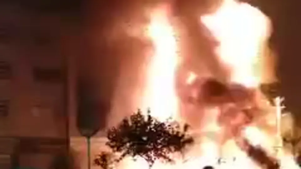 İran karıştı! Tahran’da sokaklar alev alev!