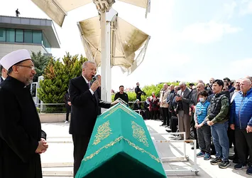 Başkan Erdoğan lisedeki hocası Ahmet Karaman'ın cenaze namazına katıldı