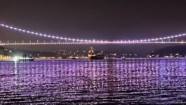 Makine arızası yapan gemi Boğaz trafiğini kilitledi - 2