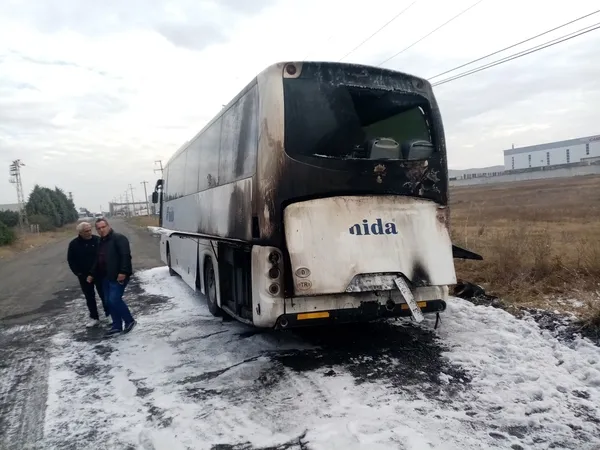 tekirdagda-isci-servisi-alev-alev-yandi-1667283289405.jpg Tekirdağ’da işçi servisi alev alev yandı - 2