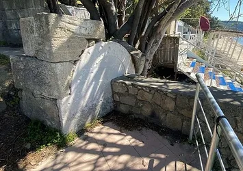 Tarihte ilk olma özelliği var! Çanakkale'de sahilde duvar içinde bulundu