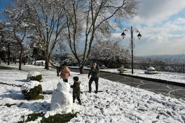 İstanbul ve Ankara’ya kar yağacak mı? Meteoroloji’den peş peşe uyarı! İşte 5 günlük hava durumu | Marmara’yı fırtına vuracak