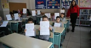 Öğrenciler karnelerini aldı