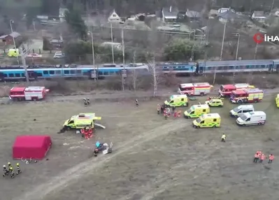 Çekya’da iki yolcu treni çarpıştı