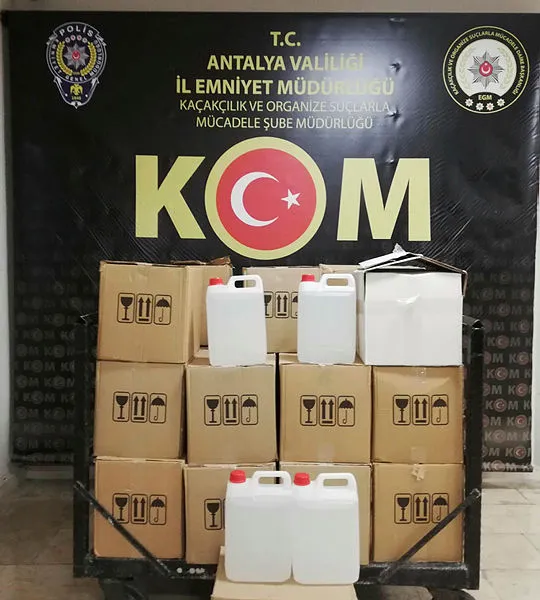 son-dakika-antalyada-5245-litre-sahte-icki-ele-gecirildi-6-gozalti-karari-1643821133639.jpg Son dakika: Antalya'da 5.245 litre 'sahte içki ele geçirildi! 6 gözaltı kararı - 1