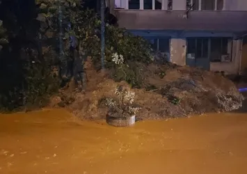 Zonguldak'ta heyelan! 6 kişi mahsur kaldı