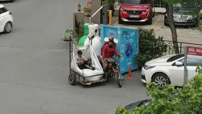 İstanbul’da giysi kumbarasından yapılan hırsızlık kameraya yansıdı - 3