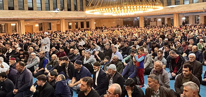 yurt-genelinde-kadir-gecesi-idrak-edildi-vatandaslar-yogun-katilim-camilere-akin-ettiler-1743015347783.jpg Sakarya'da Kadir Gecesi idrak edildi | Fotoğraf-AA