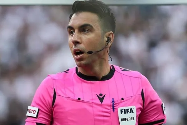 Fenerbahçe - Galatasaray derbisinin hakemi belli oldu! Dev maçı Arda Kardeşler yönetecek