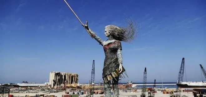 Öfke heykeli! Beyrut’taki korkunç patlama sonrası kırık cam ve molozlardan yapıldı