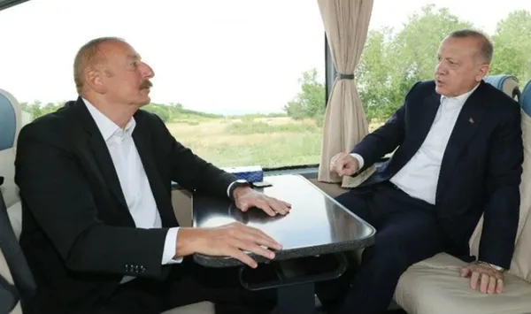 Azerbaycan Cumhurbaşkanı İlham Aliyev’den Türkiye’ye karşı sinsi plan yapanlara uyarı: Türk ordusu yalnız değildir