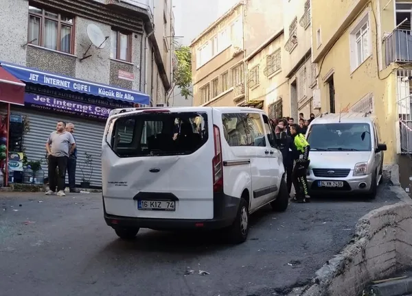 beyoglunda-ogrenci-servisinin-frenleri-tutmadi-once-bir-yayaya-ve-otomobile-carpti-sonra-1664872980186.jpg Beyoğlu’nda öğrenci servisinin frenleri tutmadı! Önce bir yayaya ve otomobile çarptı sonra… - 5