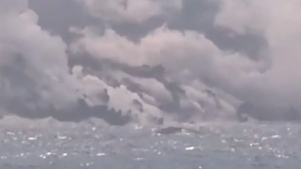 La Palma Adası’nda lavlar okyanusa akmaya devam ediyor | Zehirli gaz ve patlama uyarısı yapıldı