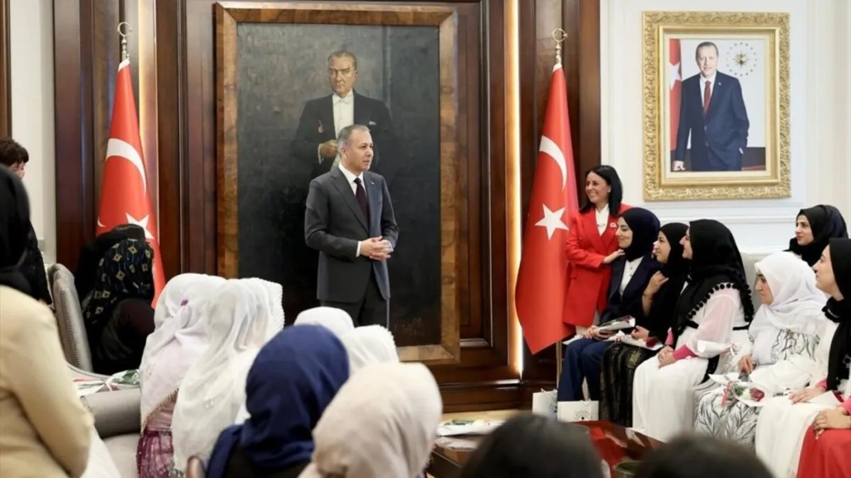 İçişleri Bakanı Yerlikaya Şırnak'tan gelen şehit ve gazi ailelerini ağırladı