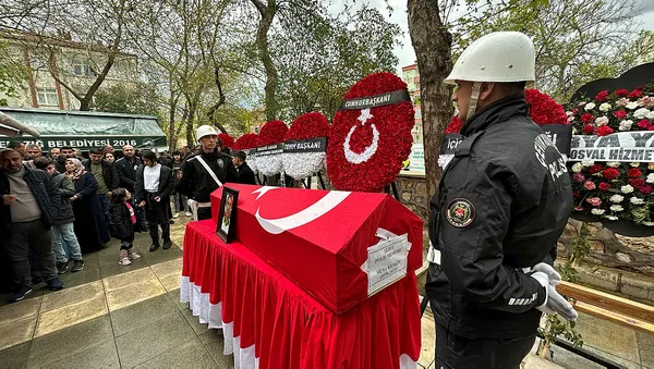baskan-erdogandan-sehit-polis-musa-keskinin-ailesine-taziye-mesaji-1682003128479.jpg Başkan Erdoğan'dan şehit polis Musa Keskin'in ailesine taziye mesajı - 1