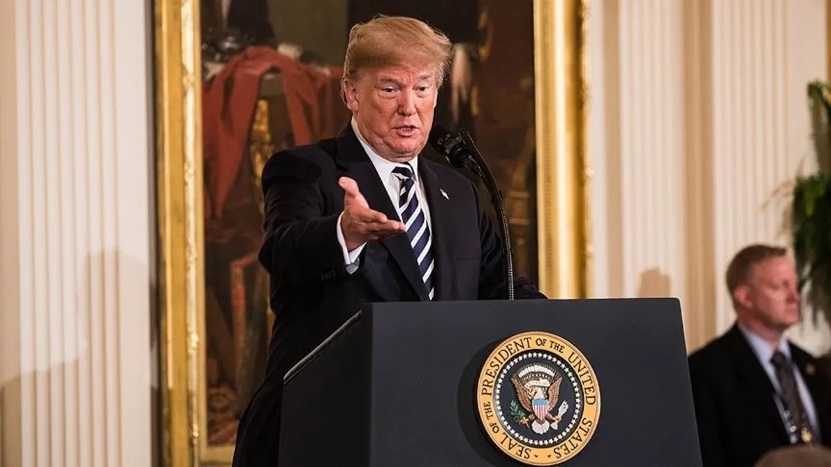 ABD'de seçimlere geri sayım! Trump'ın kampanya e-postaları hacklendi