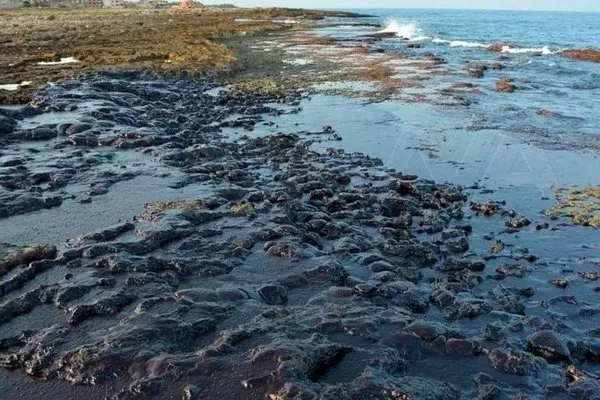 Son dakika: Akdeniz’de petrol sızıntısı paniği: Kriz masası kuruldu! Türkiye’den 3 gemi yola çıktı