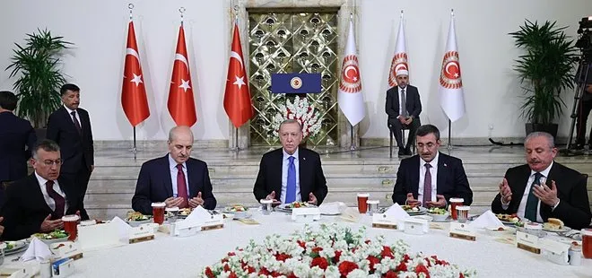 Başkan Erdoğan TBMM’de düzenlenen iftar programına katıldı! Milletvekilleriyle sohbet etti...