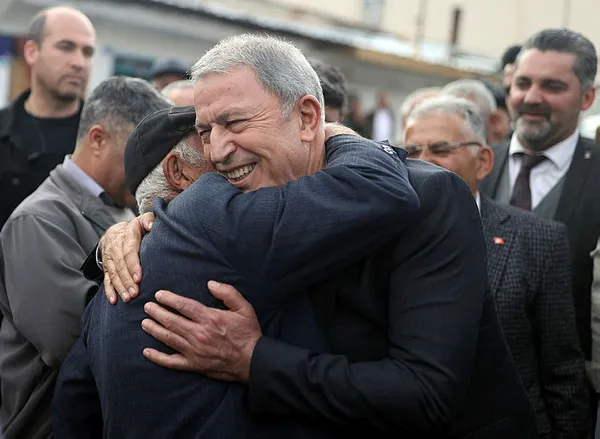 Bakan Akar'dan "terörle mücadele" mesajı:İnleri tepelerine yıkılıyor - 1