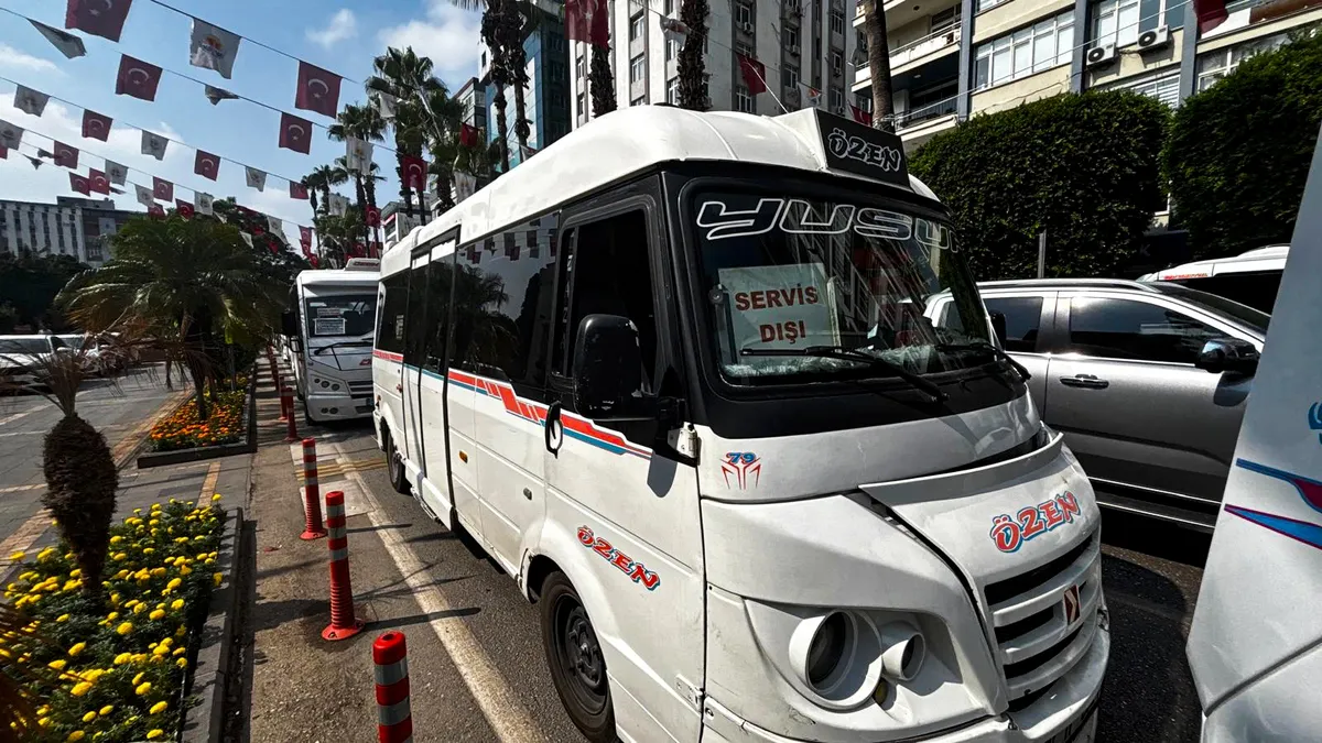 Adana'da dolmuşçulardan CHP'li belediyeye güzergah tepkisi - 2