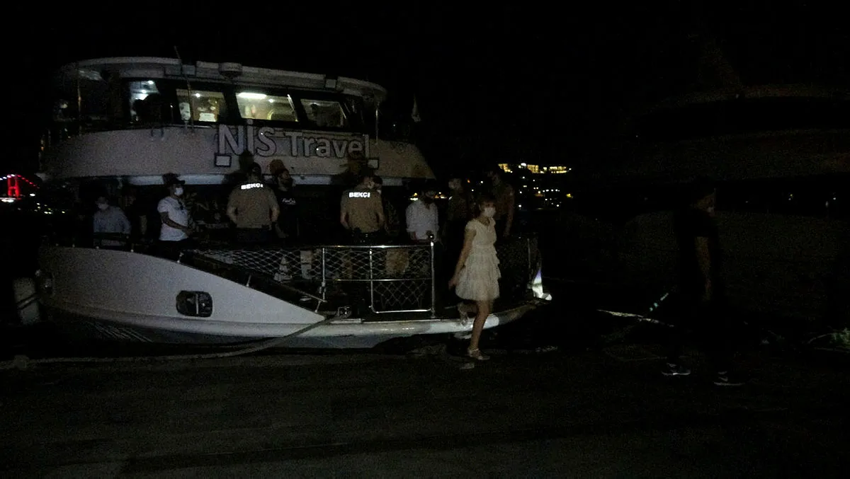 Bebek'teki 150 kişilik yat partisine polis baskını - 2