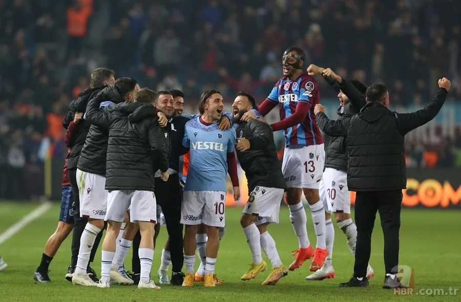 Trabzonspor-Fenerbahçe maçında tribünde Trabzon vurgulu koreografi: "Vatan bölünmez tektir" 20